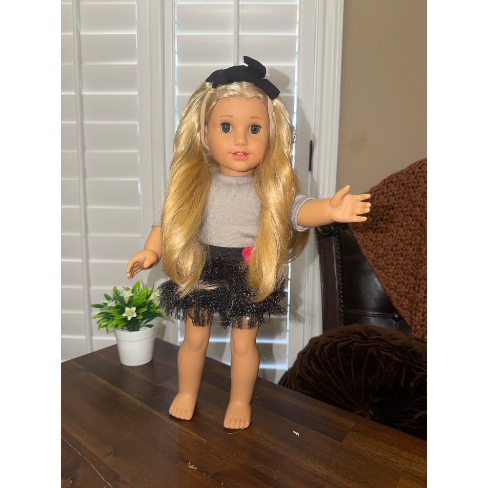American Girl Doll Ombre Blonde Hair Hazel Eyes 18 inch Doll with Outfit